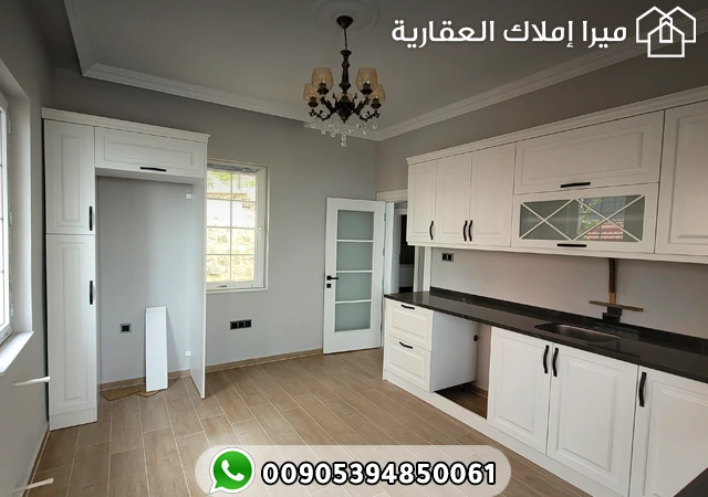 فيلا للبيع في طرابزون 3 طوابق منطقة أكشباط في مجمع سكني آمن